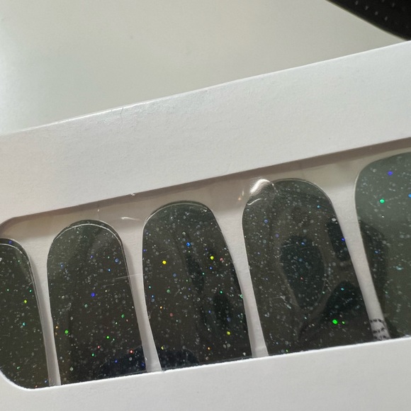 Color Street - Scot Topic - RETIRED - Picture 8 of 10